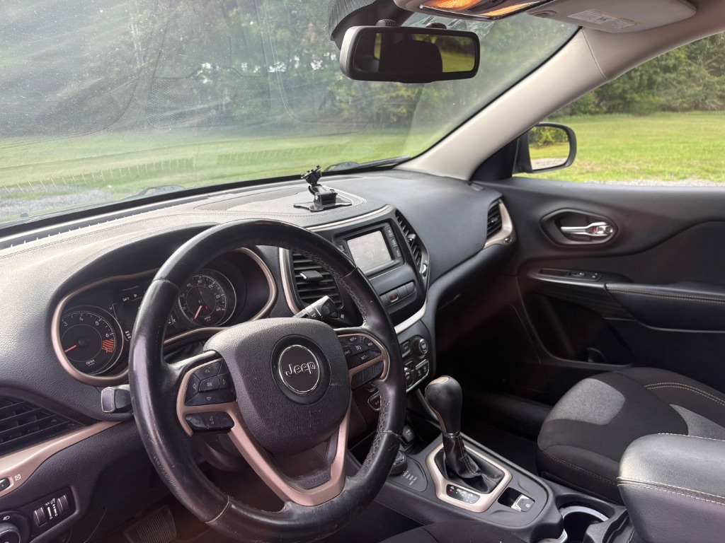 2014 Jeep Cherokee - $11,995