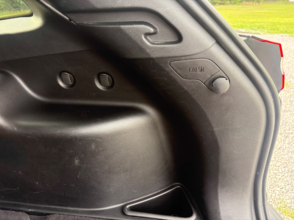 2014 Jeep Cherokee - $11,995