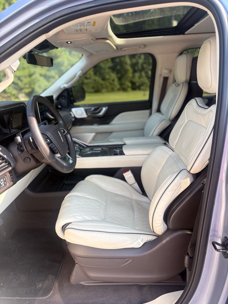 2022 Lincoln Navigator - $49,500