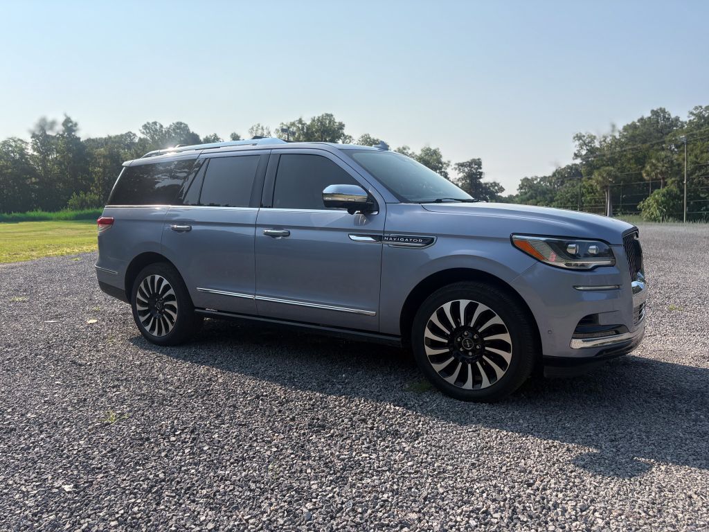 2022 Lincoln Navigator - $49,500