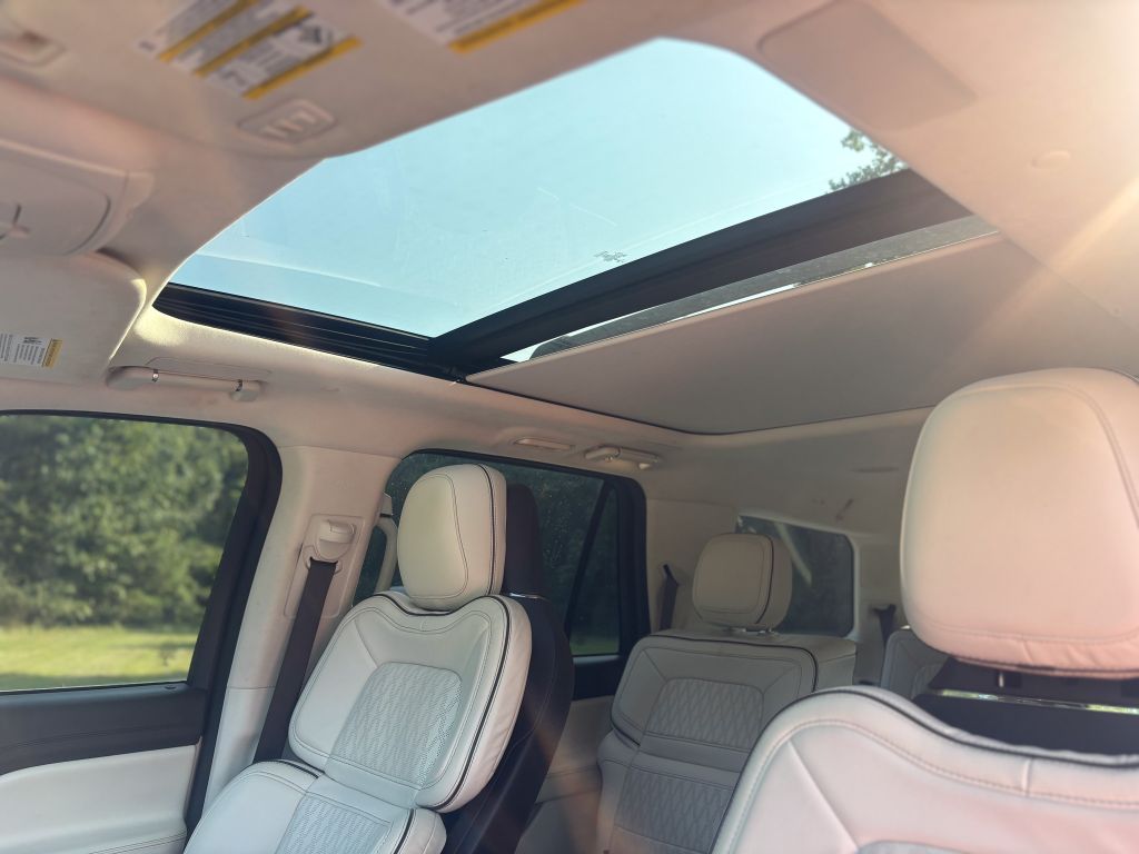 2022 Lincoln Navigator - $49,500