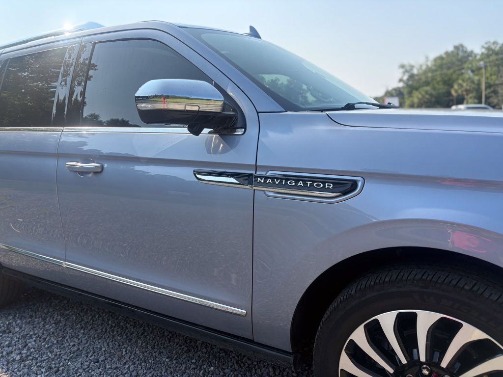 2022 Lincoln Navigator - $49,500