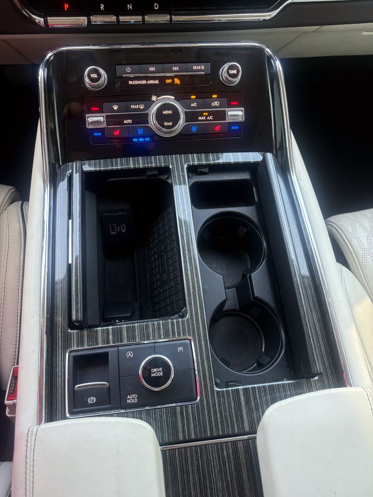 2022 Lincoln Navigator - $49,500