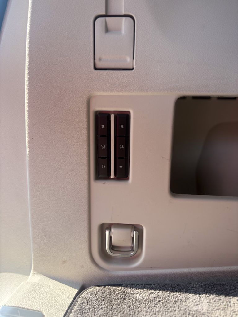 2022 Lincoln Navigator - $49,500