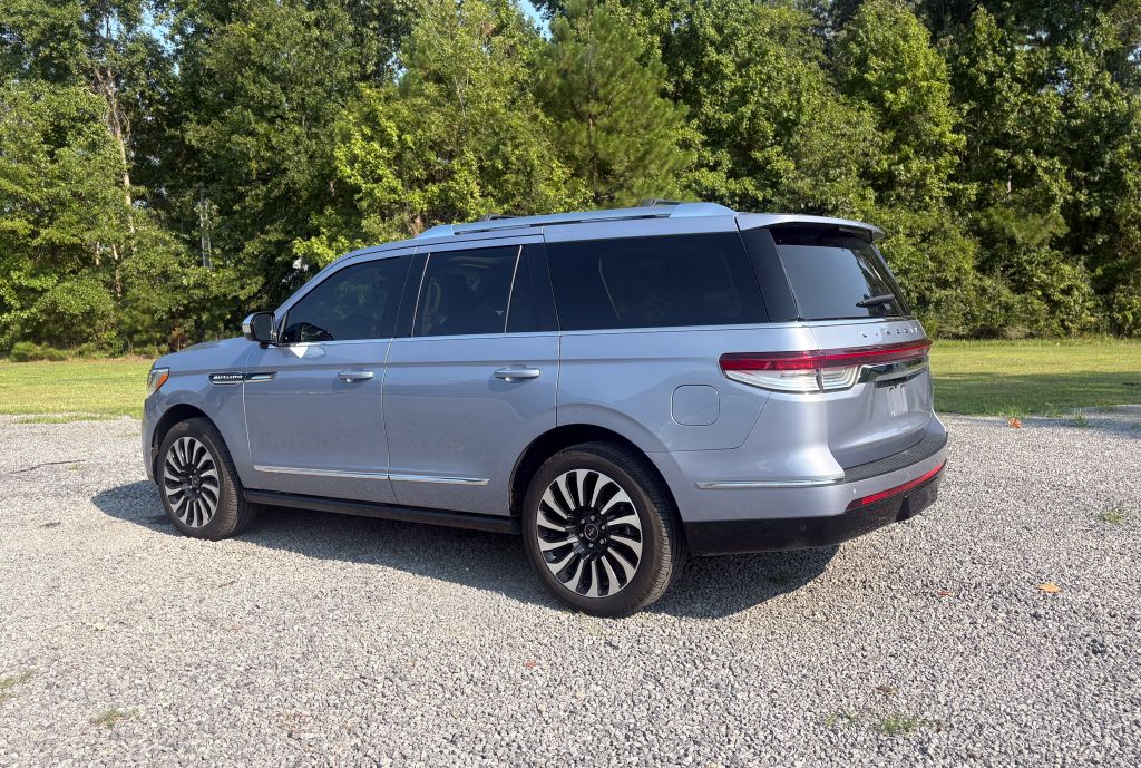 2022 Lincoln Navigator - $49,500