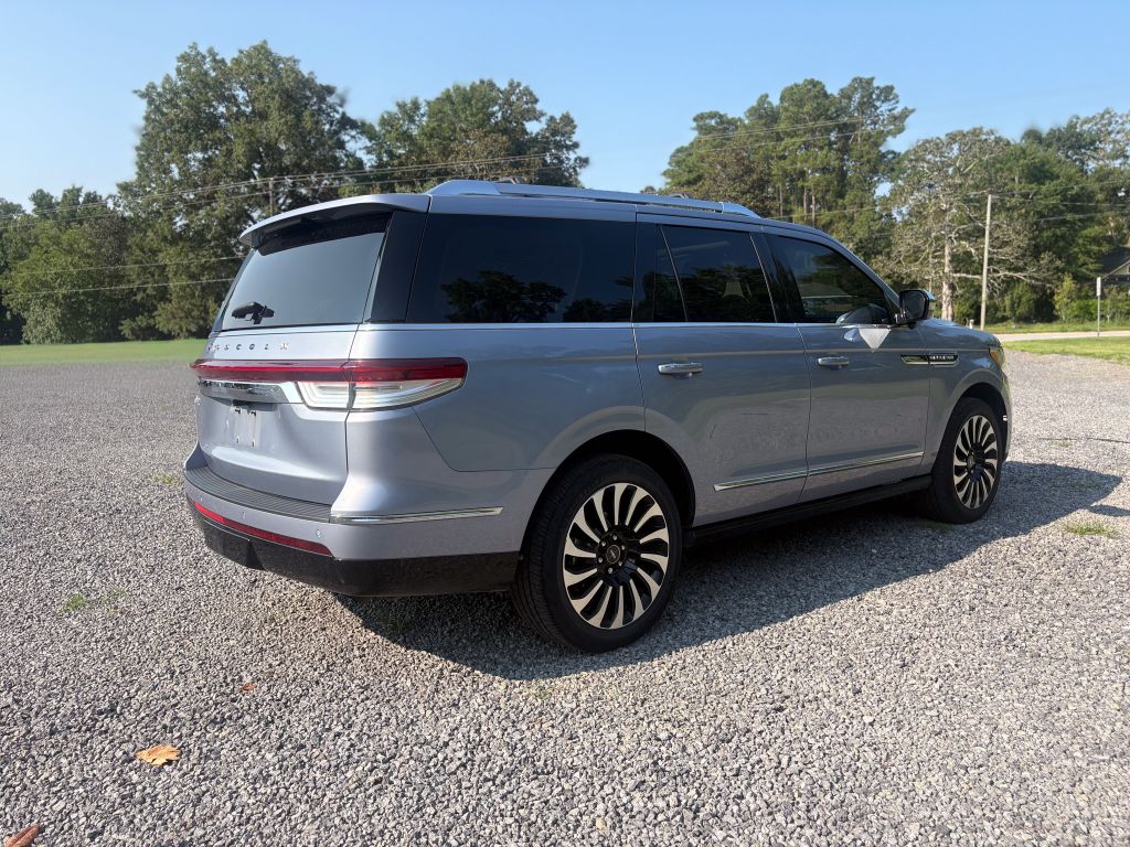 2022 Lincoln Navigator - $49,500