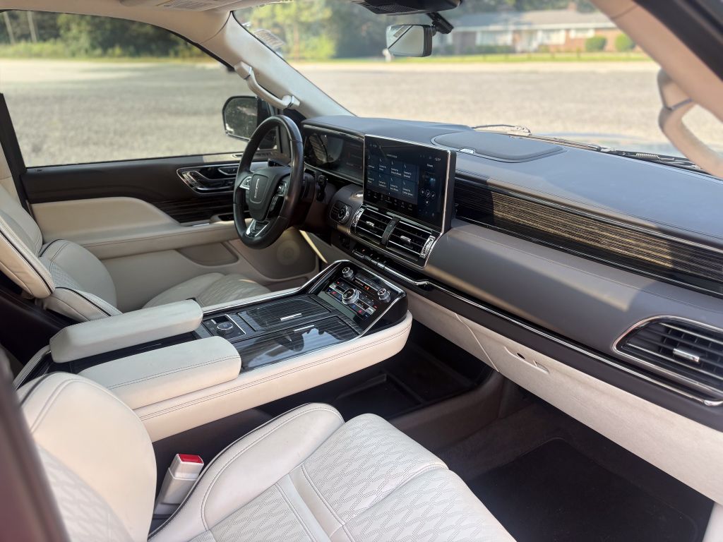 2022 Lincoln Navigator - $49,500