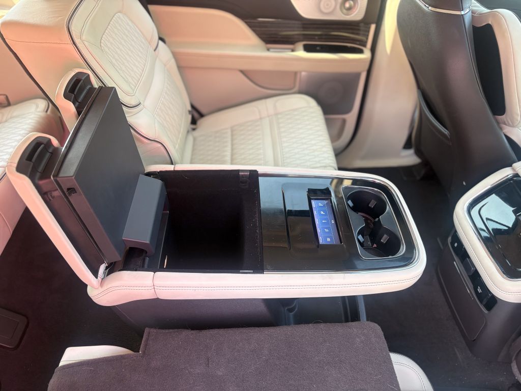 2022 Lincoln Navigator - $49,500