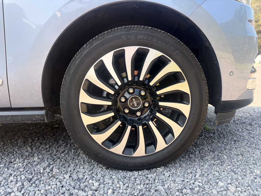 2022 Lincoln Navigator - $49,500