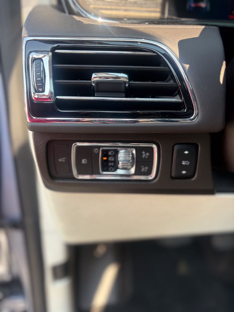 2022 Lincoln Navigator - $49,500