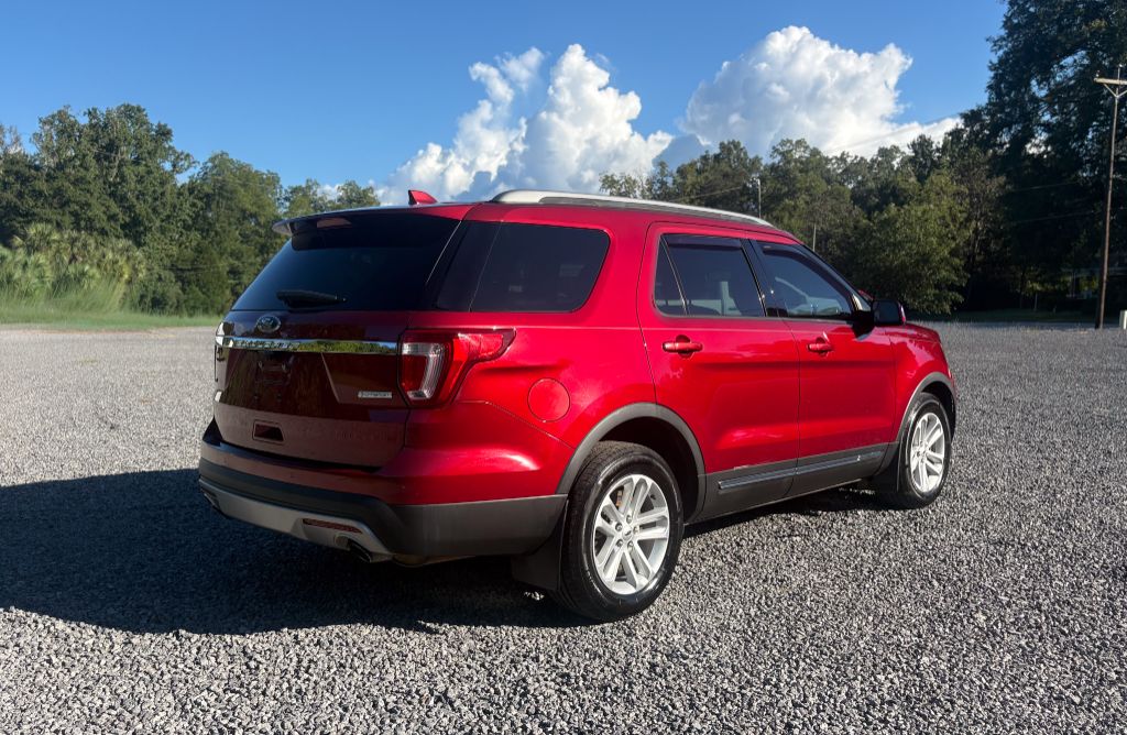 2017 Ford Explorer - $12,995