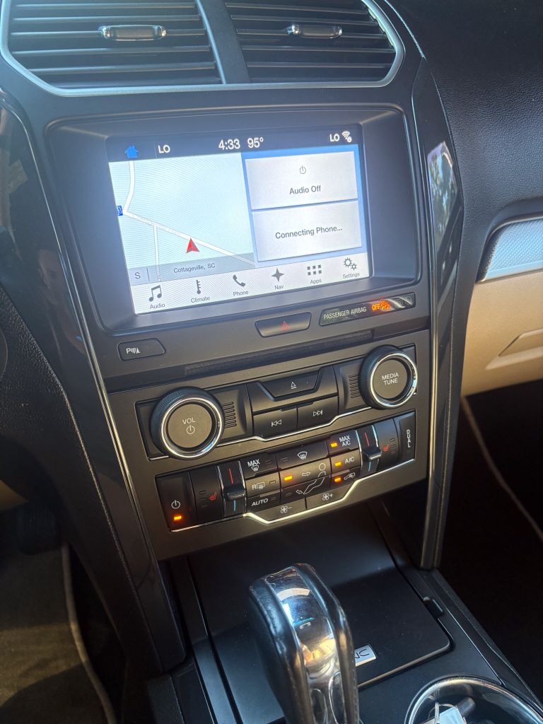 2017 Ford Explorer - $12,995