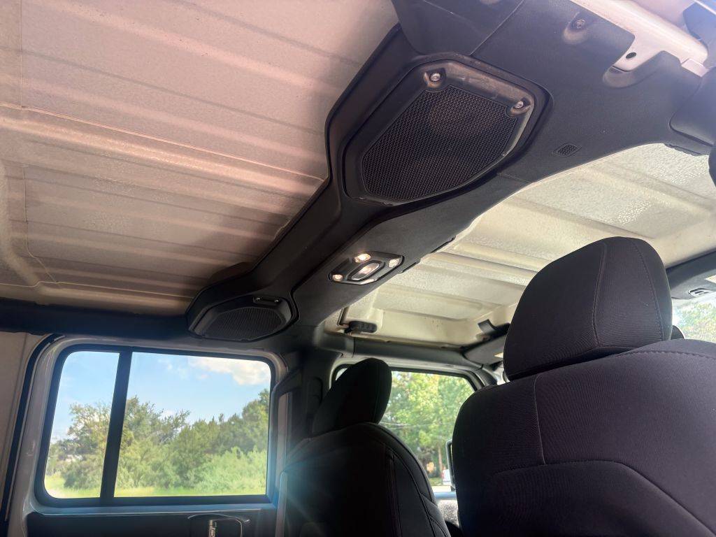 2021 Jeep Wrangler - $31,500