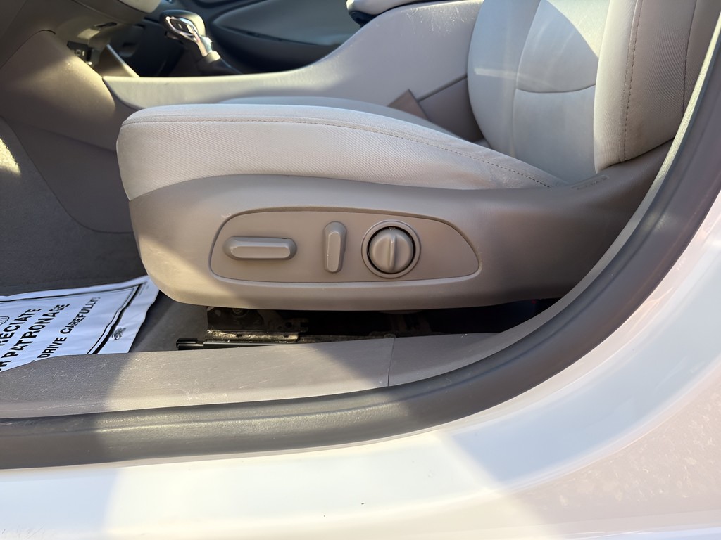 2021 Chevrolet Malibu - $13,995
