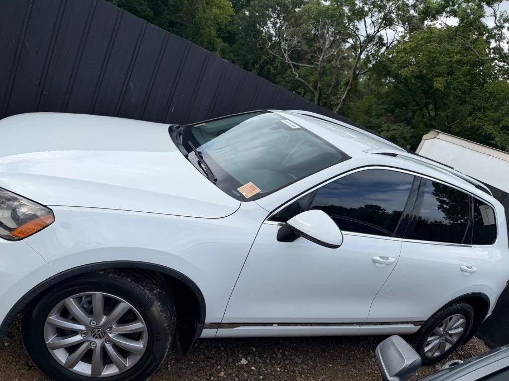 2012 Volkswagen Touareg - $5,698