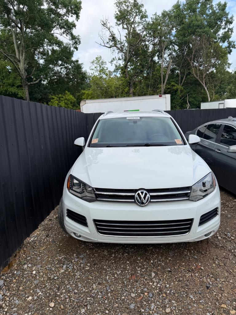2012 Volkswagen Touareg - $5,698