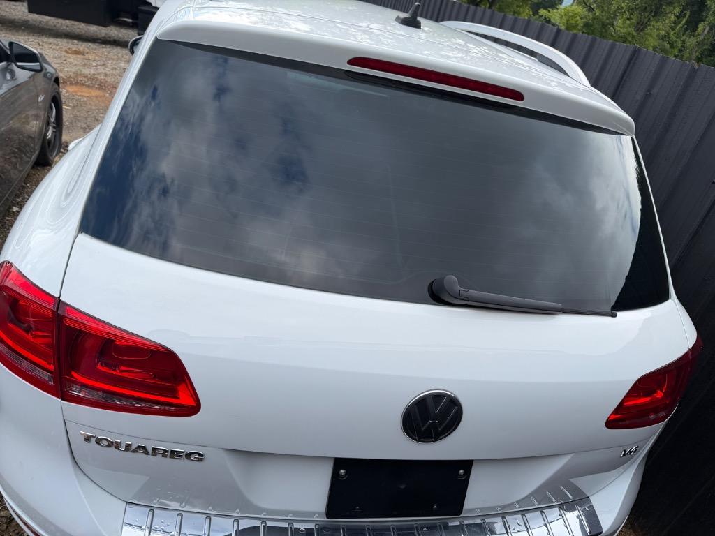 2012 Volkswagen Touareg - $5,698