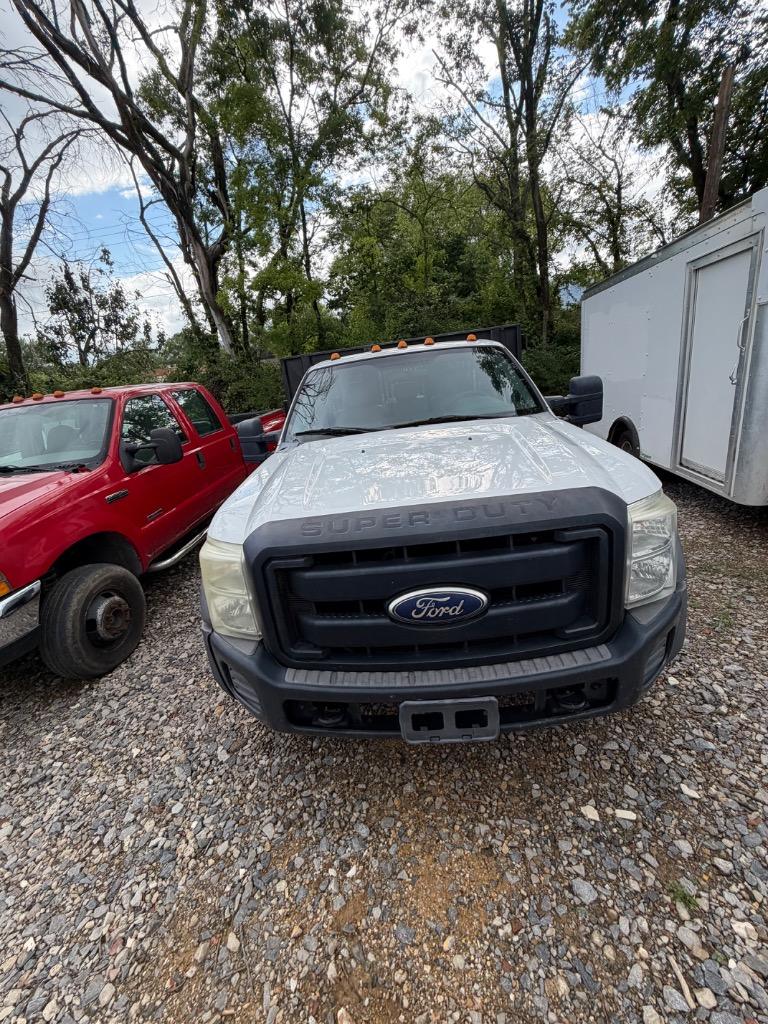 2011 Ford F-550 - $6,900