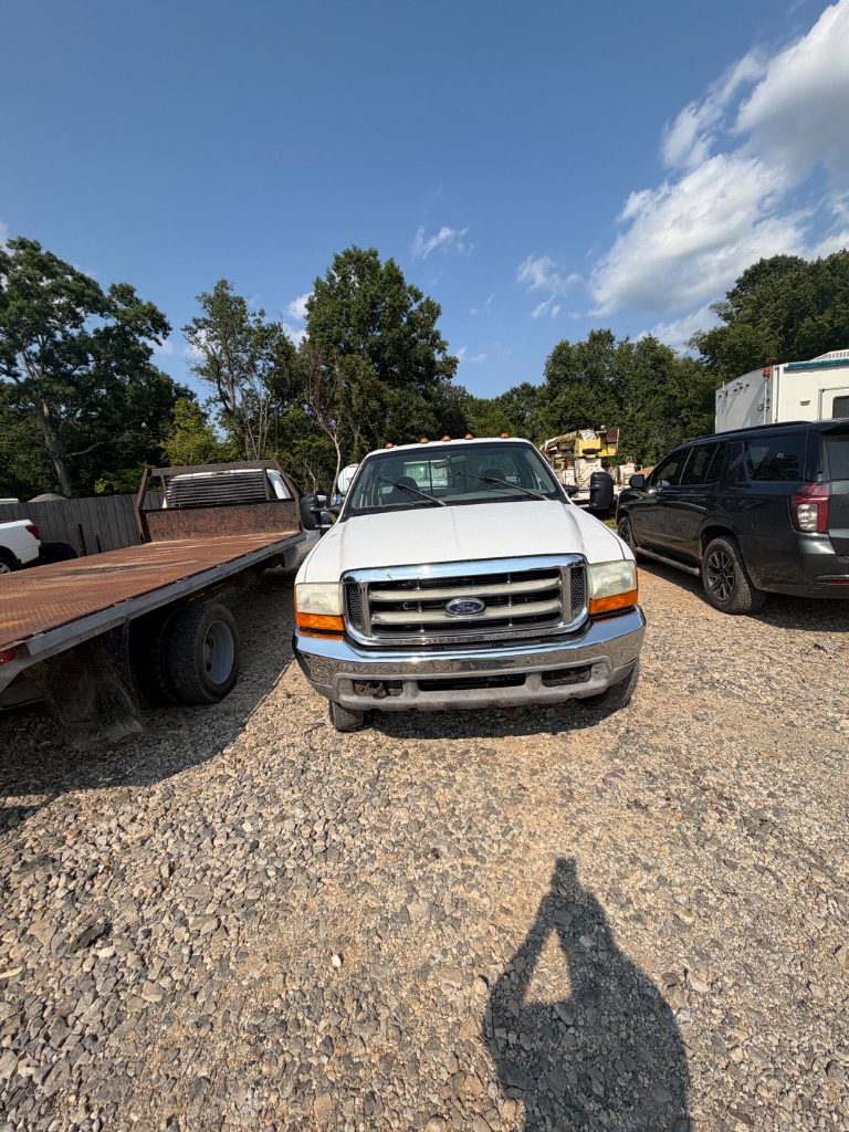 2010 Ford F-550 - $8,900