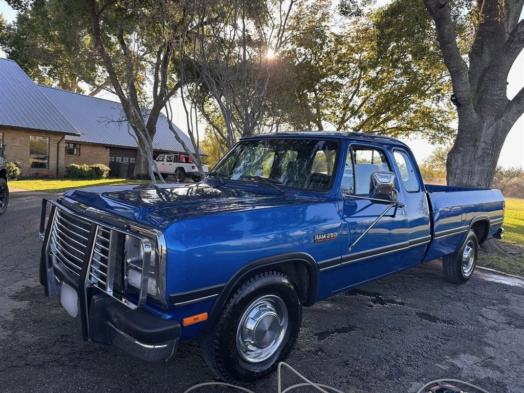 1993 Dodge D-series - $31,500