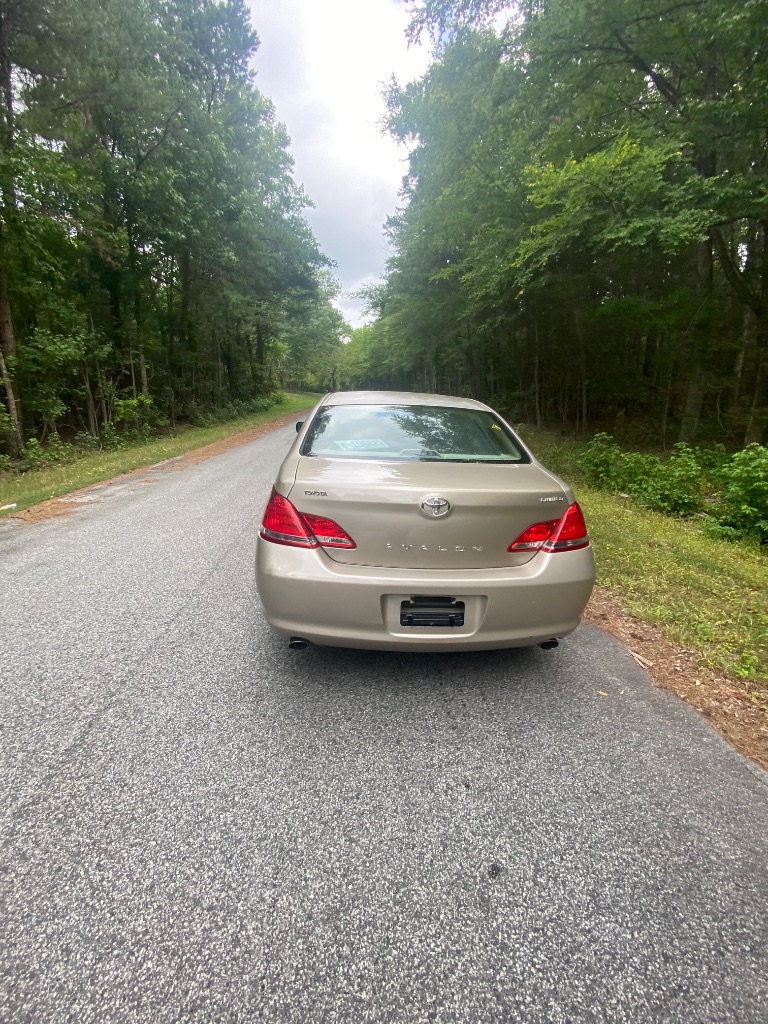 2006 Toyota Avalon - $4,000