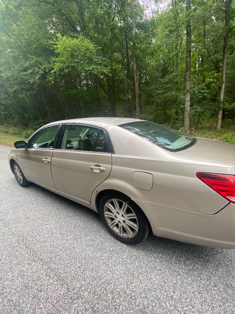 2006 Toyota Avalon - $4,000
