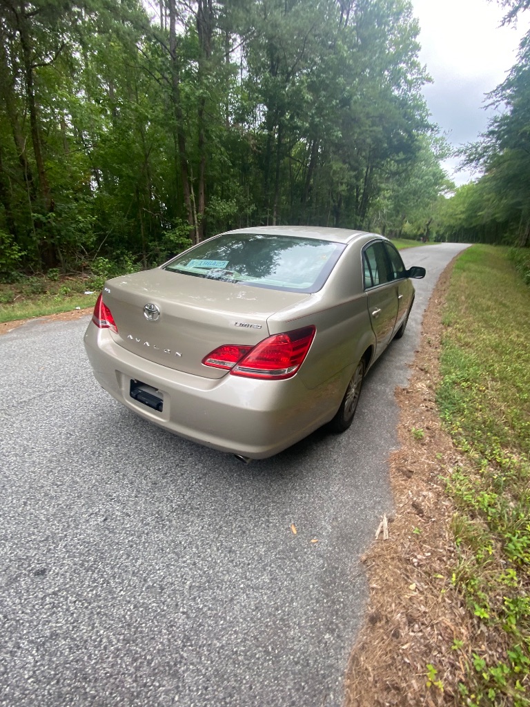 2006 Toyota Avalon - $4,000