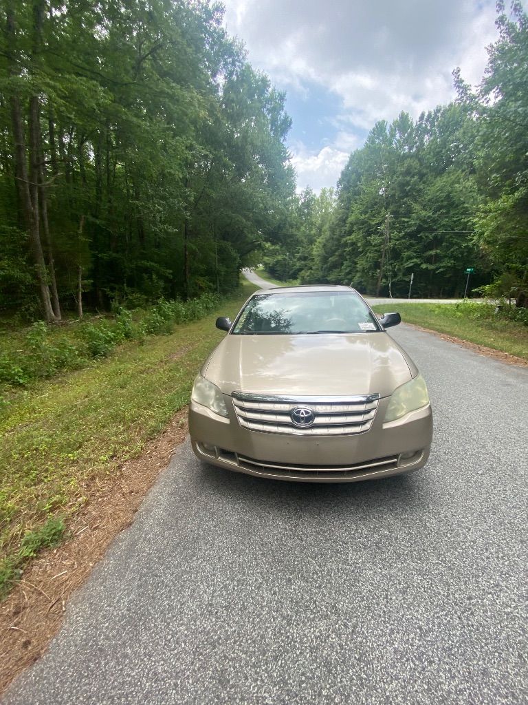 2006 Toyota Avalon - $4,000