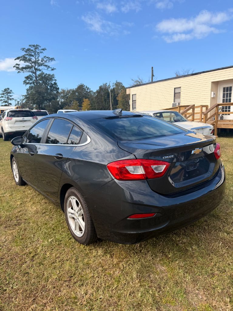 2017 Chevrolet Cruze - $8,999