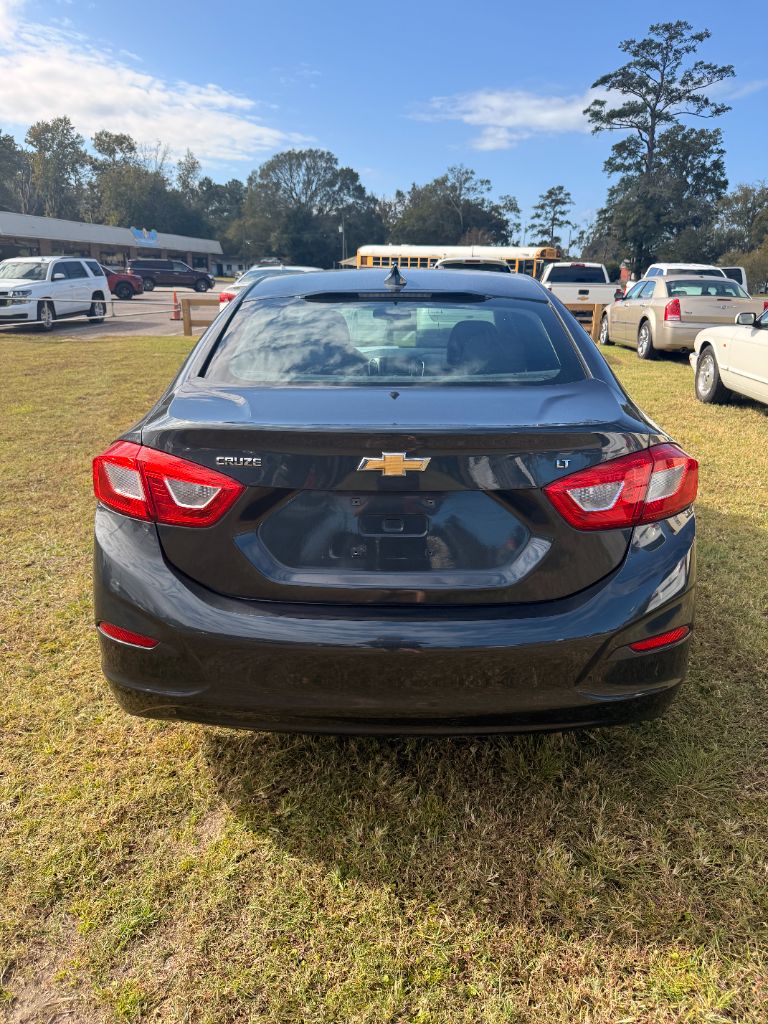 2017 Chevrolet Cruze - $8,999