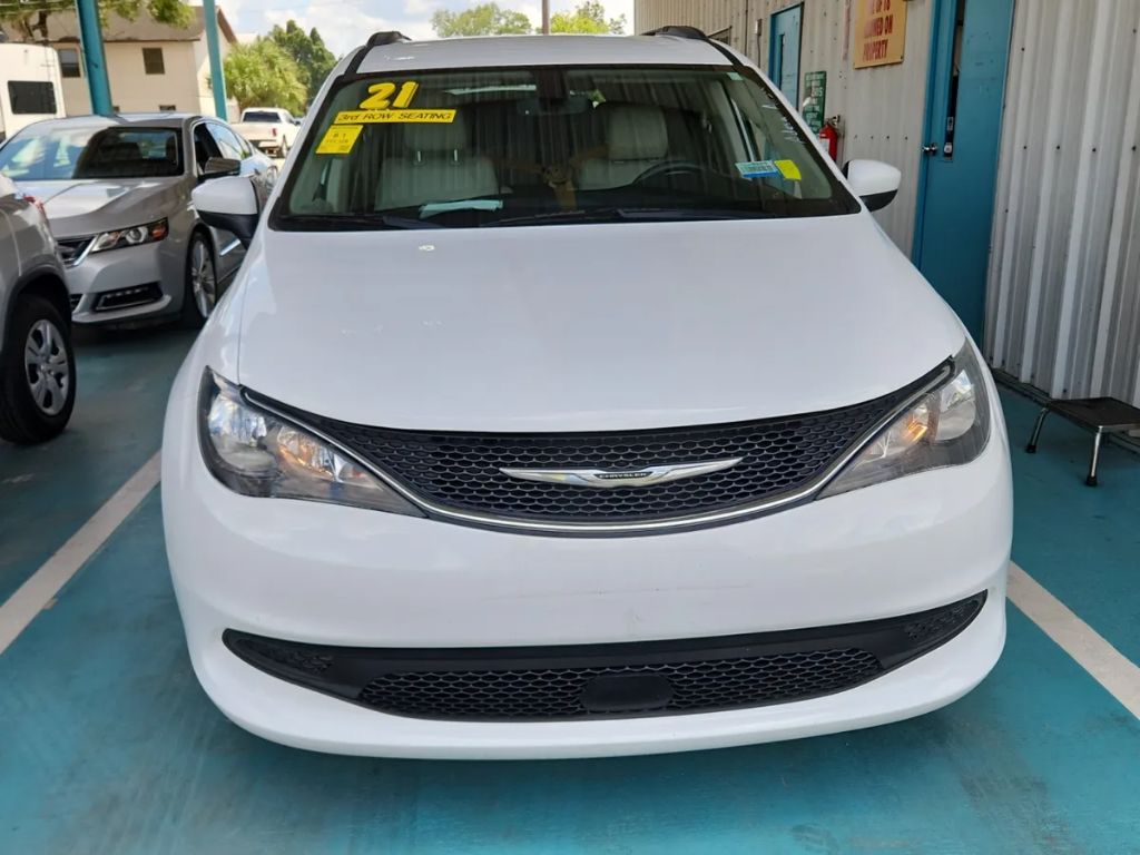 2021 Chrysler Voyager