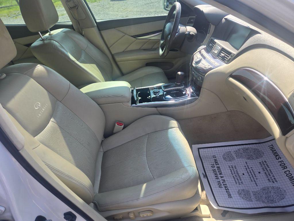 2012 INFINITI M - $10,800