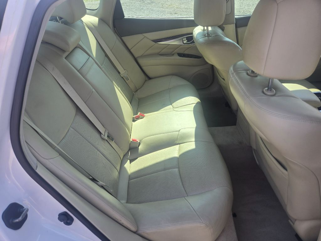 2012 INFINITI M - $10,800
