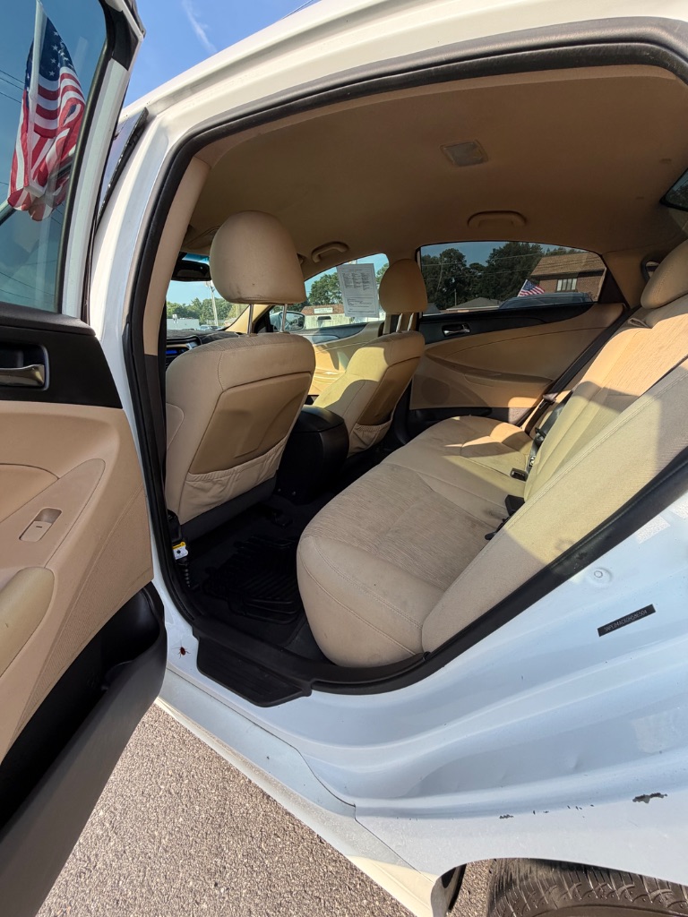 2013 Hyundai Sonata - $3,900