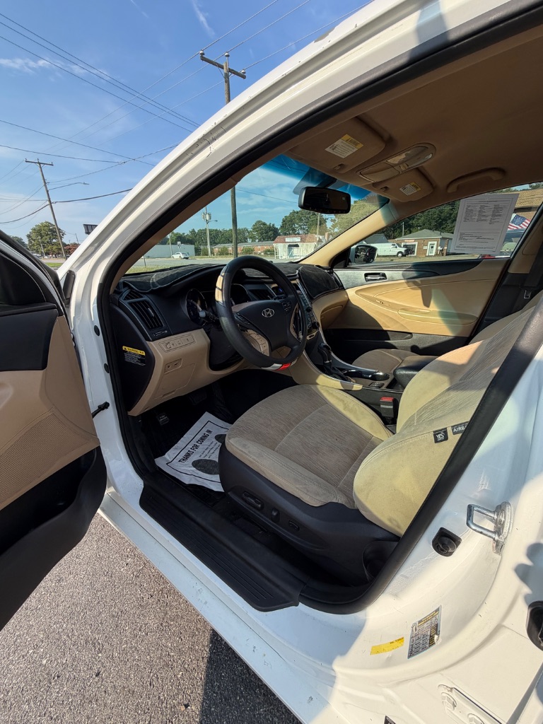 2013 Hyundai Sonata - $3,900