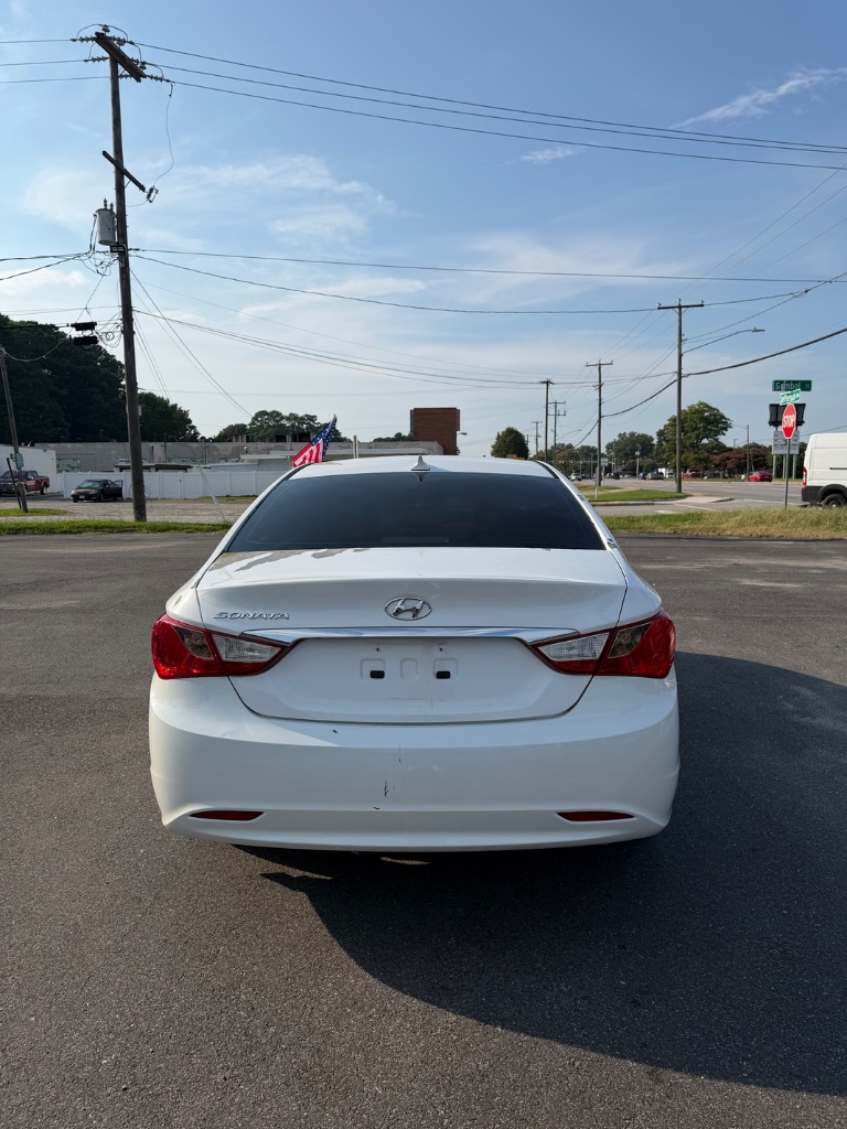 2013 Hyundai Sonata - $3,900