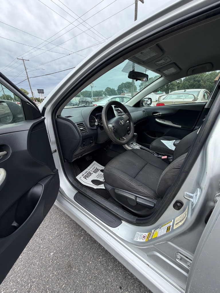2013 Toyota Corolla - $8,900