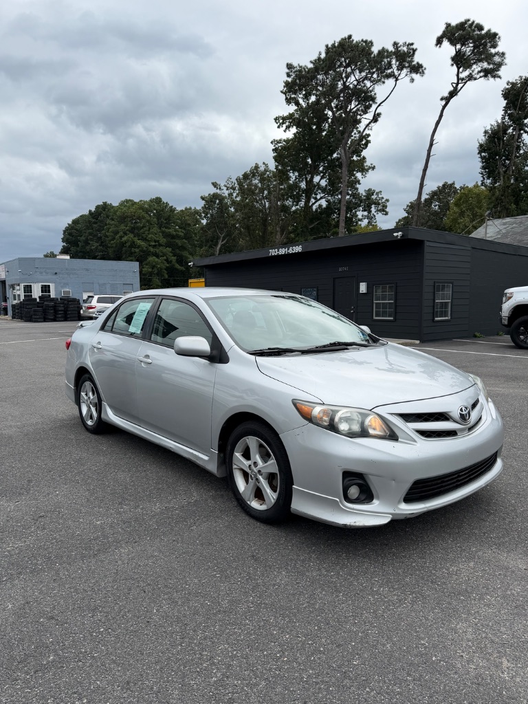 2013 Toyota Corolla - $8,900