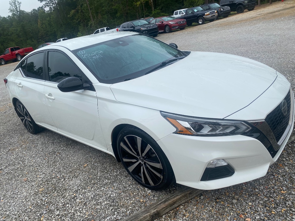 2020 Nissan Altima - $15,900