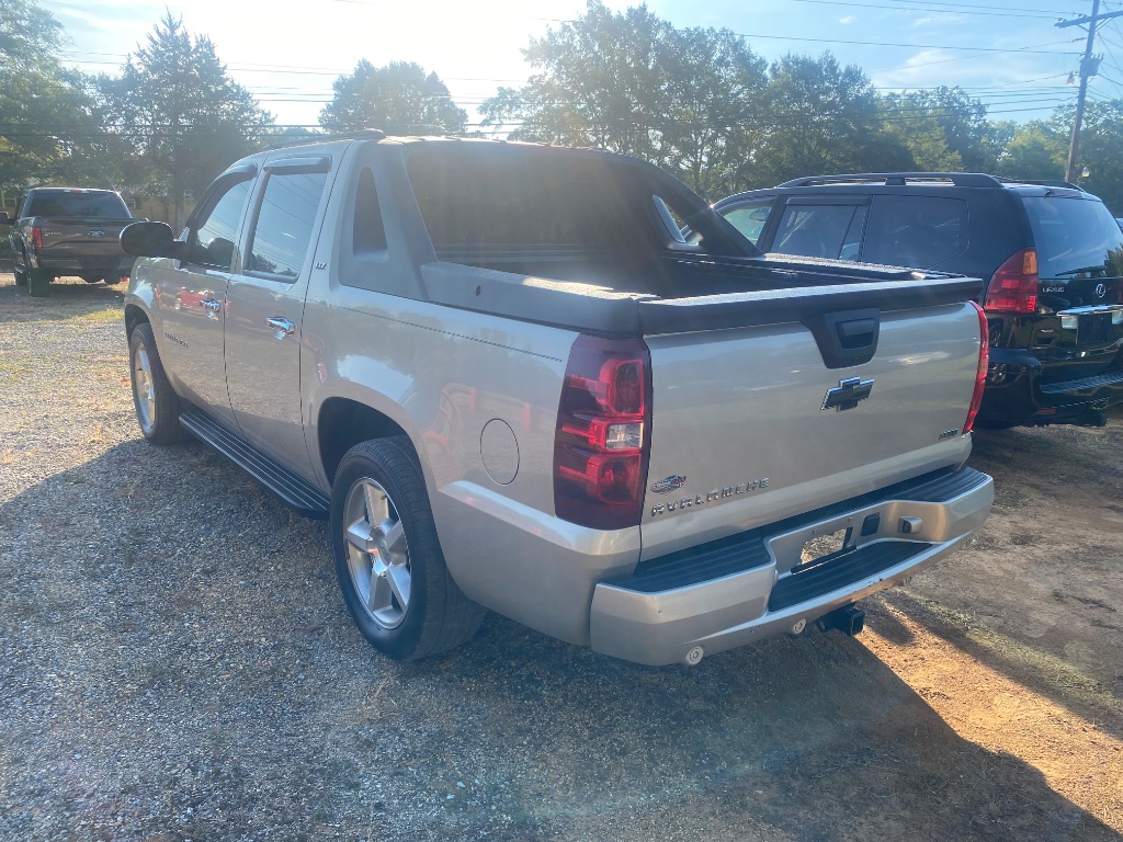2008 Chevrolet Avalanche - $7,685