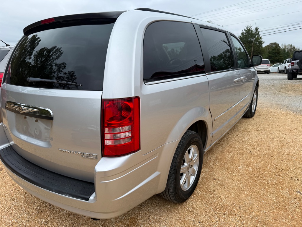 2010 Chrysler Town And Country - $6,925