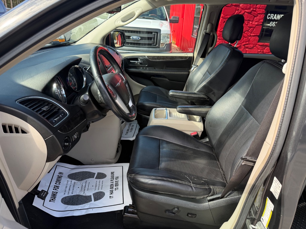 2012 Chrysler Town And Country - $8,625