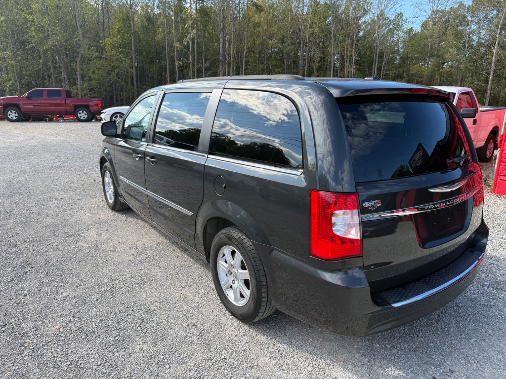 2012 Chrysler Town And Country - $8,625