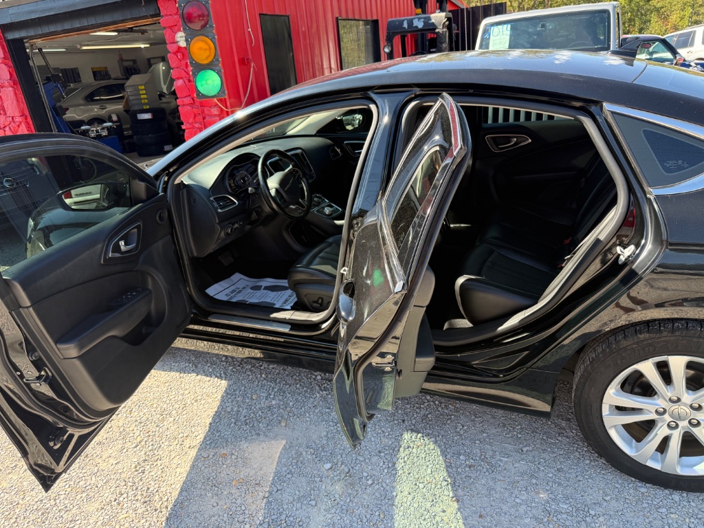 2017 Chrysler 200