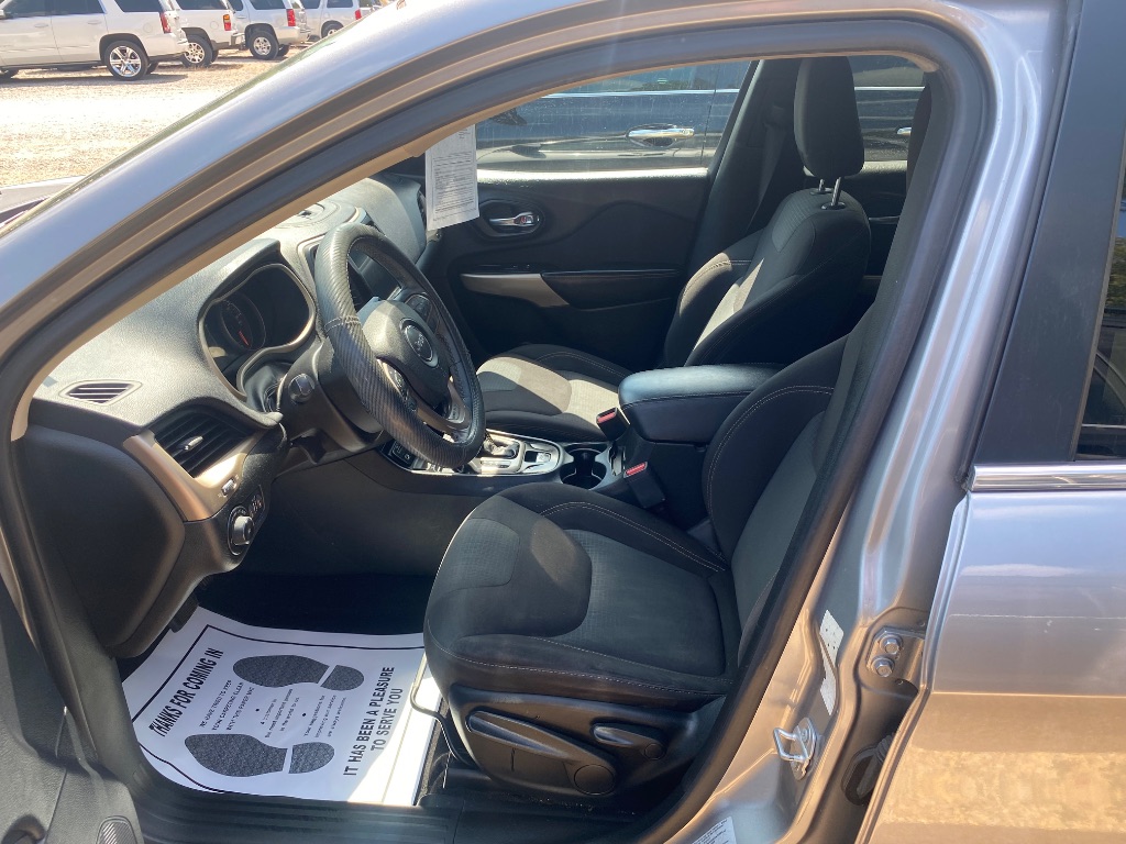 2017 Jeep Cherokee - $10,900