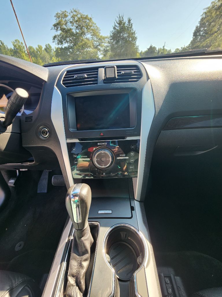 2015 Ford Explorer - $9,495