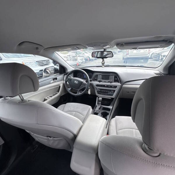2015 Hyundai Sonata - $6,500