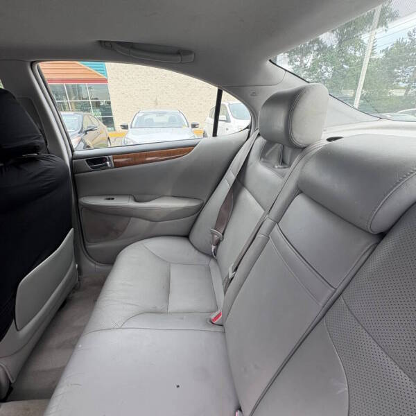 2005 Lexus ES - $4,500