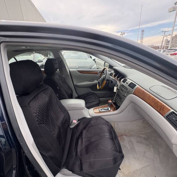 2005 Lexus ES - $4,500