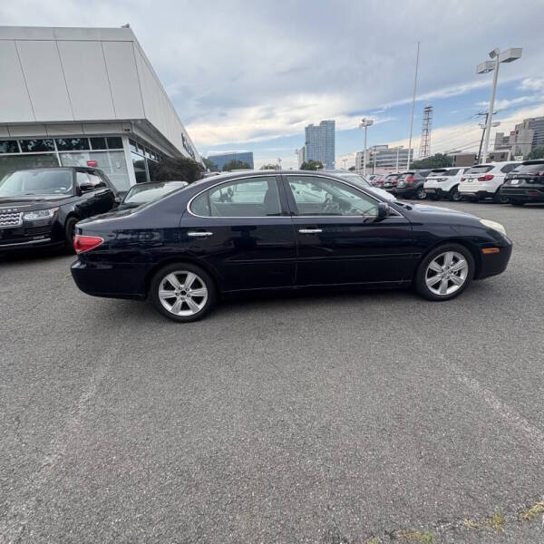 2005 Lexus ES - $4,500
